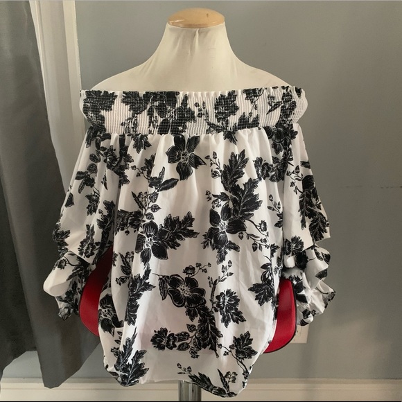 Floral top (off shoulder)🌺 by Coco✨ - Picture 1 of 6